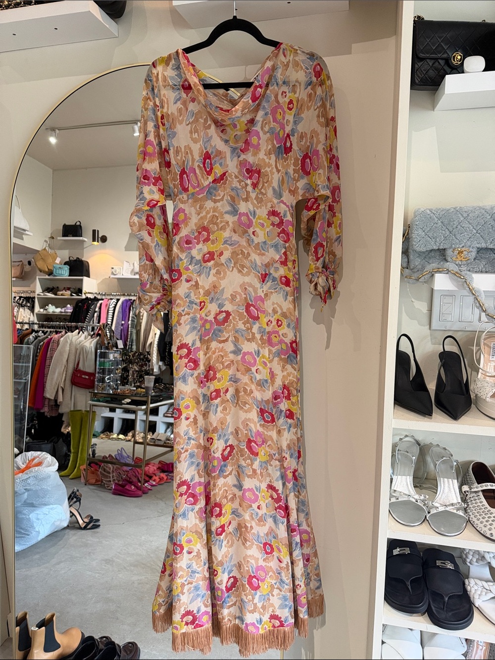 Doen Floral Long Sleeve Maxi Dress in Beige and Pink - Picture 2 of 9